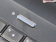 Nur der Power-Schalter. Mehr Tasten gibt es nach der Tastatur nicht.