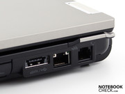An eSATA kommen schnelle externe Festplatten, Faxe werden über das integrierte Analog-Modem verschickt.