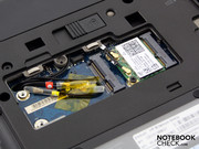 Die Version EliteBook 8440p VQ668EA ist mit einem UMTS/HSPA-Modul ausgerüstet. Die Antennen dafür sind im WJ681AW bereits verlegt, einen SimCard-Slot gibt es auch.