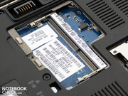 Der verbaute 2.048 MB DDR3 Riegel aber nicht. Der befindet sich unter der Bodenplatte. Im Bild: Der freie RAM-Slot zum Upgrade auf 4.096 oder mehr MB.