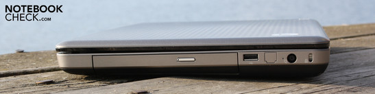 Rechte Seite: DVD-Brenner, USB, AC, Kensington-Lock