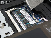 und Arbeitsspeicher (2 Sockel DDR3) frei.