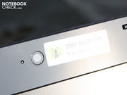 während die 2.0 Megapixel Webcam fast unsichtbar bleibt.