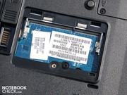 Der Arbeitsspeicher kann durch ein weiteres Modul aufgerüstet werden. Der andere DDR3-Slot ist nicht so einfach zugänglich.