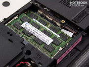Darunter sitzt der DDR3-RAM auf zwei Sockeln