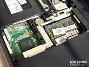 Eine zweite Klappe führt zu RAM, CMOS-Batterie und Mini PCIe-Slot.
