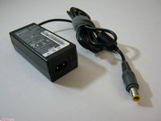 Der Lenovo Stromadapter liefert bis zu 65W und 20V