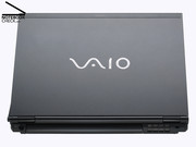 Markantes Markenzeichen: Der chromglänzende Vaio-Schriftzug auf der Deckelrückseite.