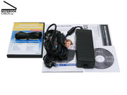 Als Zubehör dabei: Ein Softwarepaket von Ashampoo, ein Netzteil mit Kabel, ein RMA-Blatt, eine Bedienungsanleitung und eine Treiber-CD. Als Betriebssystem kann aus verschiedenen Vista-Versionen ausgewählt werden. Windows XP gibt es nicht.