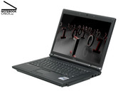 Schnörkellose Optik und schwarz-silberne Faben bestimmen den schlichten aber doch eleganten Auftritt des Esprimo Mobile M9400.