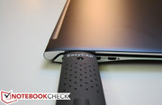 ...doch große USB-Geräte (wie dieser TV Tuner) blockieren benachbarte Ports.