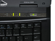 Die Tastaturlinie ist deutlich zum Anwender hin gebogen. Das soll eine unverkrampfte Schreibhaltung der Hände unterstützen und beim Schreiben langer Texte frühzeitigem Ermüden entgegenwirken.