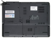 Service leicht gemacht: Der großflächige Wartungsdeckel des Acer Extensa 5220 kann nach Lösen einiger Schrauben komplett abgenommen werden,...