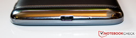 Unten: Micro-USB-Port