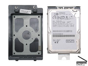 Der HDD-Deckel weist zwar eine dicke Blechverstärkung auf, weitere Maßnahmen für einen Stoß- und Vibrationsschutz stellen wir nicht fest.