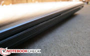 Da jegliche Riegel fehlen, kann sich das Öffnen des Deckels schwierig gestalten