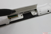 dafür aber einen mini HDMI Ausgang und Micro SD Slot