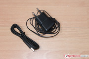 Links das Datenkabel und rechts das Ladekabel.