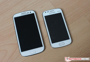 Im Größenvergleich mit dem Samsung Galaxy S3 -