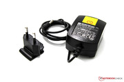 Darunter ein 18 Watt Netzteil mit EU-Aufsatz und ...