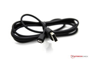 ... ein USB-Kabel für den Datentransfer vom Computer.