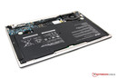 Zehn Torx T5 Schrauben halten die Abdeckung an der Unterseite.