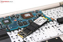 Der SSD-Speicherriegel ist nur mit einer Schraube gesichert und schnell ausgebaut.