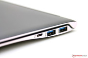 USB 3.0 ist an Bord. Leider liegt nur der RJ-45-Adapter bei.