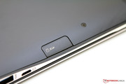 Der integrierte Kartenleser wurde von Samsung elegant versteckt.