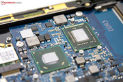 Darunter befindet sich eine Intel Core i7-2637M Dual-Core CPU.