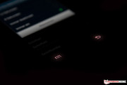 Die elektronischen Tasten in dunkler Umgebung (Touchbuttons).