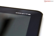 Der Schriftzug zeigt die Zugehörigkeit zur Iconia Tab Serie von Acer.