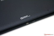Micro-USB-2.0-Port. Aufladen nur mit dem beiliegenden Netzteil.