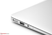 Die Anschlüsse wurden nur geringfügig angepasst: MagSafe 2 ...