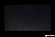 Bei schwarzem Hintergrund ist die Ausleuchtung ersichtlich.