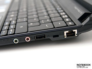 ... die Audioanschlüsse (Kopfhörerausgang, Mikrofoneingang), RJ-45 Netzwerkanschluss, 1 USB und der Kensington Lock