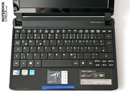 Die Tastatur wirkt nicht stabil, aber die Tasten sind ausreichend groß