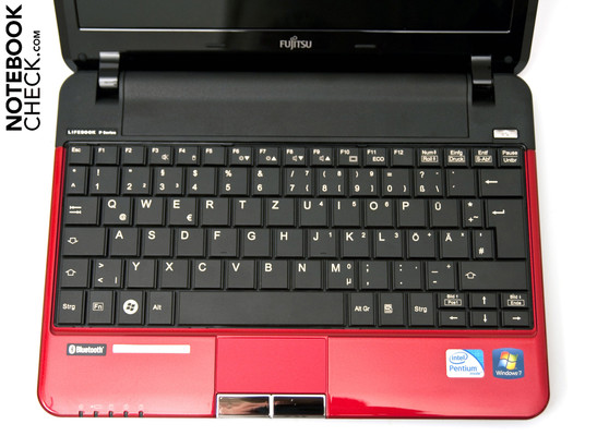 Die Tastatur ist ausreichend groß und sehr schlicht