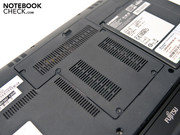 die 320 GByte Festplatte befindet. Man benötigt einen Torx T6 Schraubenschlüssel!