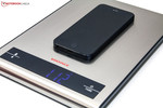 Bei 7,6 mm Bauhöhe wiegt das iPhone 5 nur 112 Gramm.