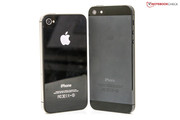 Das Apple iPhone 4S im direkten Größenvergleich. Es sind 8.6 mm.