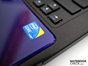 ... ein kleiner Aufkleber, der auf den verbauten Intel Core i3 aufmerksam macht