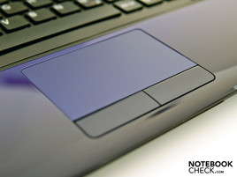 Das Touchpad ist ausreichend groß und bietet eine leicht angeraute Oberfläche