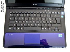 Die Tastatur fügt sich gut in das gesamte Design ein