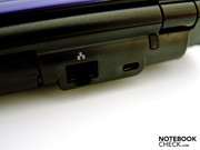 Die Rückseite beherbergt einen Kensington Lock Slot, RJ-45 Netzwerkanschluss und ...