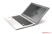 Das Ultrabook bringt nur 1,145 Kilogramm auf die Waage.