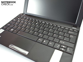 Großzügige Tastatur in Schwarz.