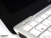 Zwei zusätzliche Knöpfe über der Tastatur bieten zusätzliche Funktionen.