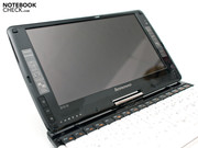Der 10,1-Zoll-Touchscreen (kapazitiv) bietet eine Auflösung von 1024 x 600 Pixel.