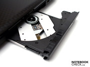 Das integrierte Laufwerk liest und beschreibt CDs und DVDs.